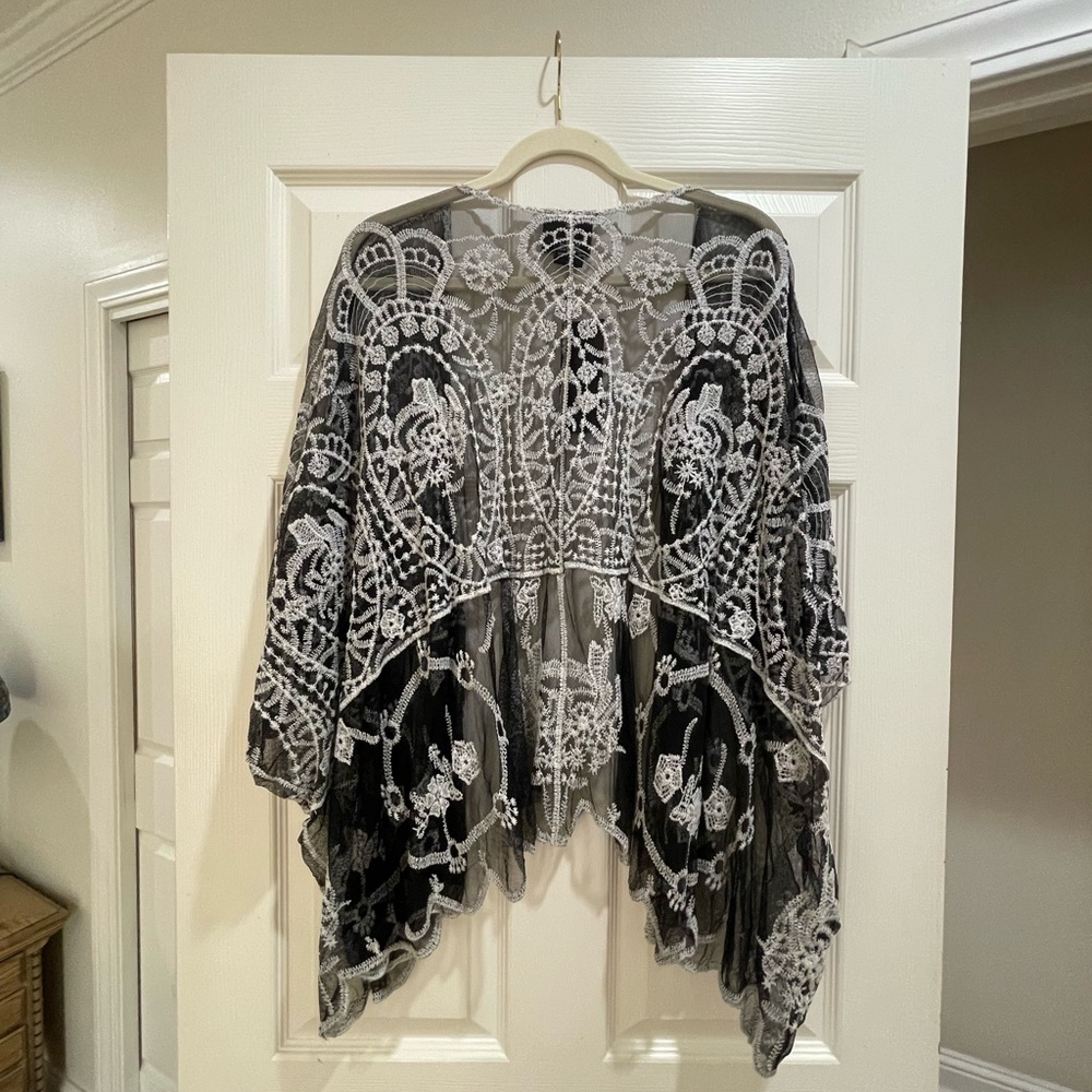 Liv Los Angeles Sheer Embroidered Kimono - Picture 3 of 3